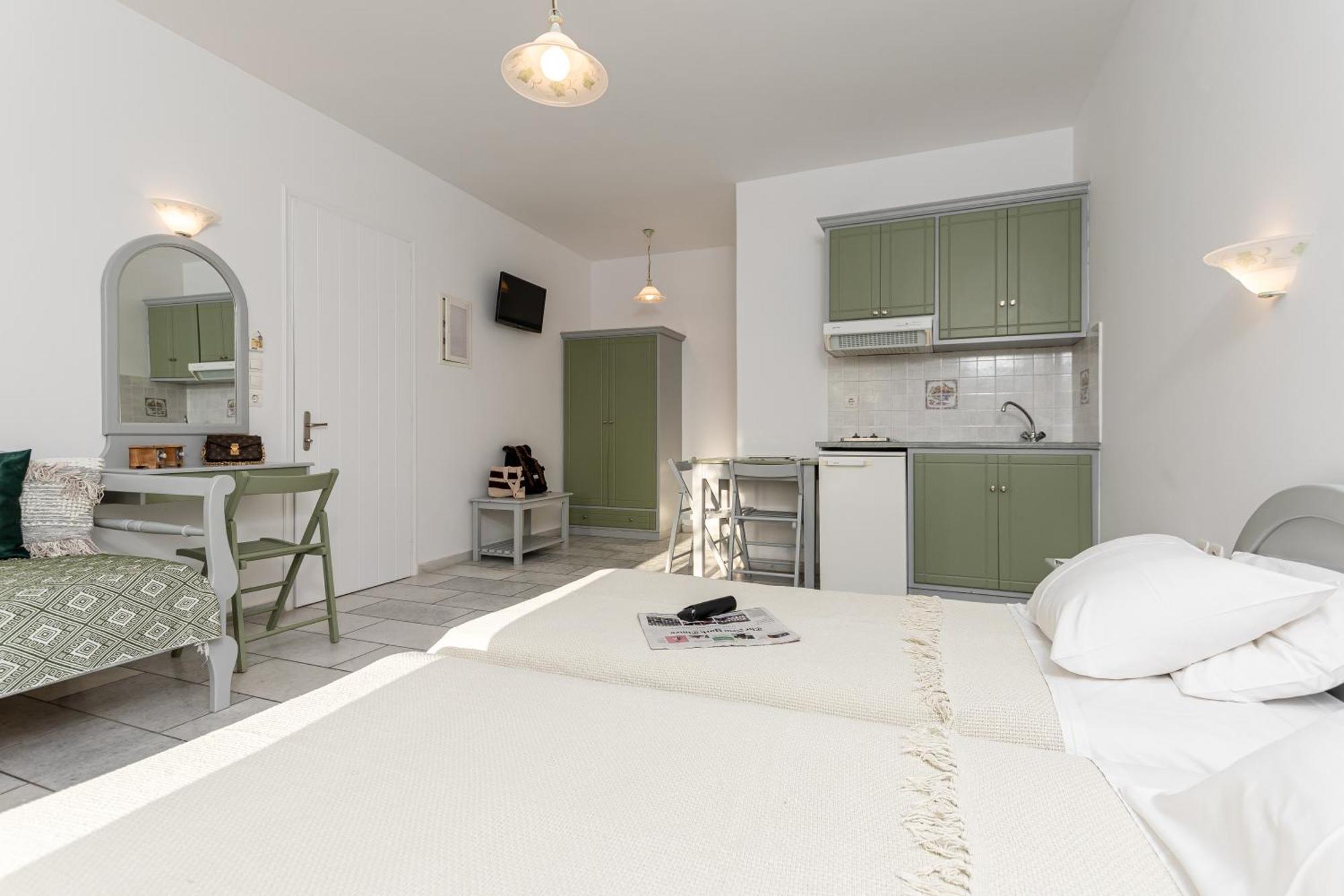 Birbas Hotel Agia Anna  Buitenkant foto